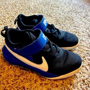 Boys Velcro Nike basketball shoes - great condition